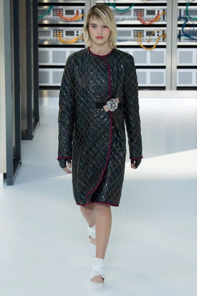 Look 30